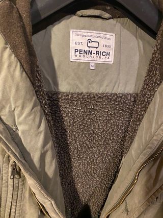 Parka Penn Rich verde con capucha