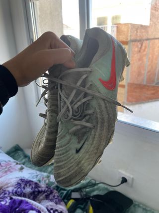 Scarpe da calcio Nike verdi e rosse