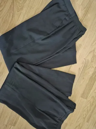 Pantalón negro de pinzas