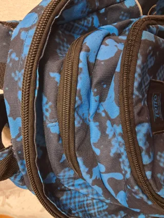 Mochila Totto azul y negra