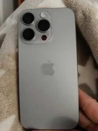 iPhone 15 Pro 512 GB, con batería del 92%