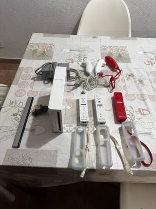 Nintendo Wii + 3 mandos + Nunchuk