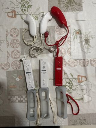 Nintendo Wii + 3 mandos + Nunchuk