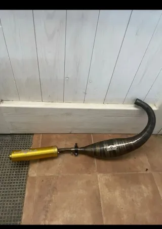 Tubo de escape KRM dorado