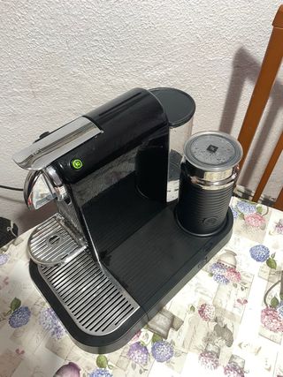 Cafetera Nespresso Negra