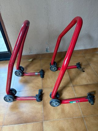 Caballetes moto circuito rojos