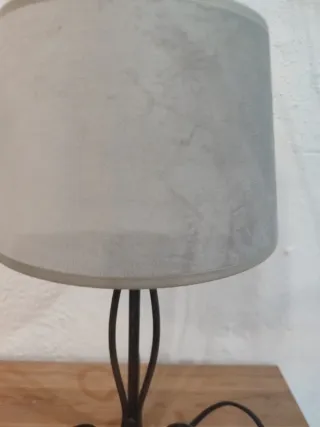 Lámpara de mesa metal y tela terciopelo