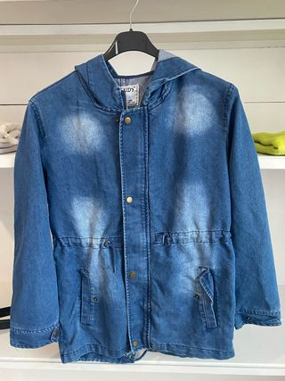 Chaqueta vaquera larga con capucha