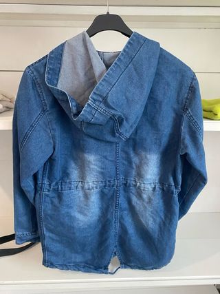 Chaqueta vaquera larga con capucha