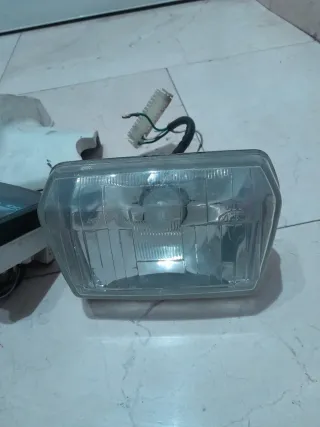 Recambios Honda SH75: Carenado, Faro y Cuadro