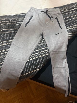 Pantalón Nike Gris