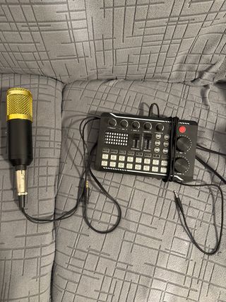 Micrófono y mezclador de audio