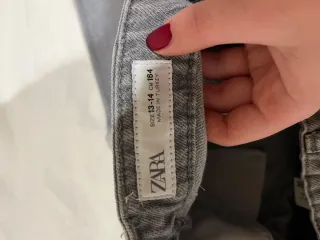 Pantalón vaquero Zara gris talla XS