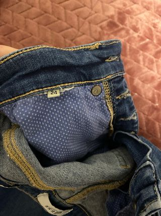 Pantalones vaqueros Guess pitillo.