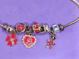 Colgante Acero Dorado Dijes Rojos