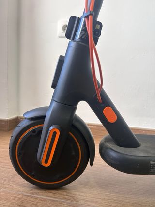 Patinete Eléctrico Xiaomi 4 Go + Casco y cable