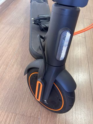 Patinete Eléctrico Xiaomi 4 Go + Casco y cable