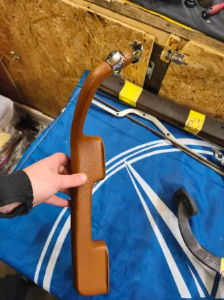 Puxador Mercedes W108/109 cor Camel