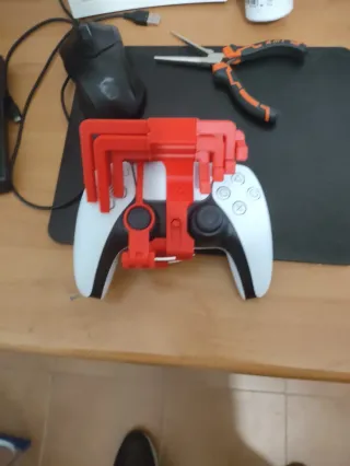 Adaptador Mando PS5 Una Mano