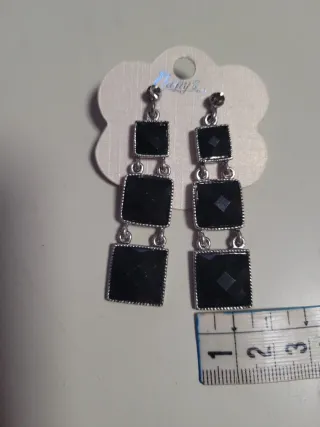 Pendientes largos plateados y negros