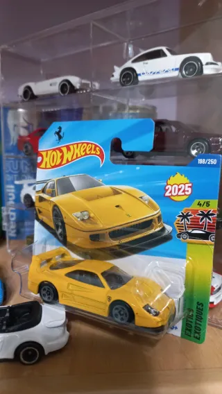 Hot Wheels Ferrari F40 Competizione Amarillo