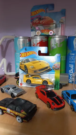 Hot Wheels Ferrari F40 Competizione Amarillo