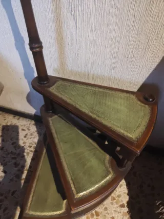 Escalera caracol madera y piel