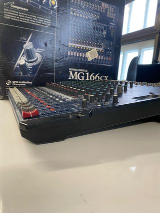 Mesa de Mezclas Yamaha MG166CX Analógica