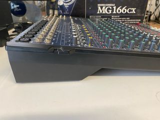 Mesa de Mezclas Yamaha MG166CX Analógica