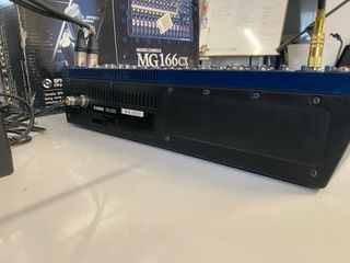 Mesa de Mezclas Yamaha MG166CX Analógica