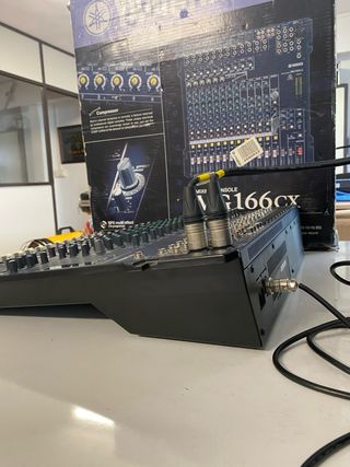Mesa de Mezclas Yamaha MG166CX Analógica
