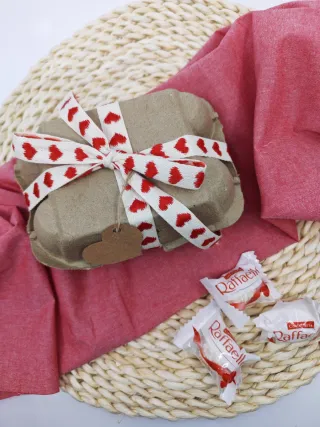 Huevera San Valentín 6 Huevos Kinder