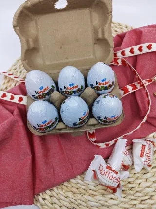Huevera San Valentín 6 Huevos Kinder