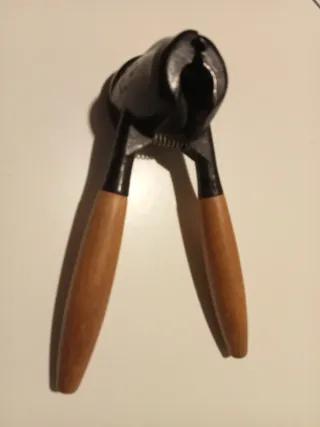 Cascanueces y abrebotellas madera y metal