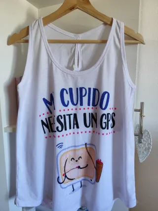 Camiseta tirantes estampada.