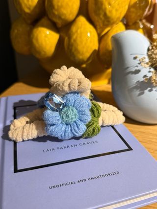 Mola de Cabelo Blue Blossom - Peça Única