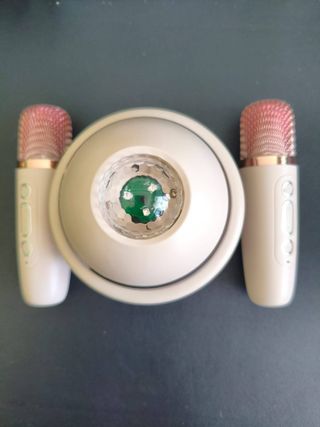 Karaoke Bluetooth infantil portátil con luces LED.