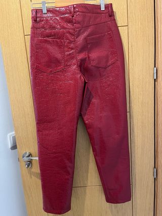 Pantalón vinilo/charol burdeos nuevo T36