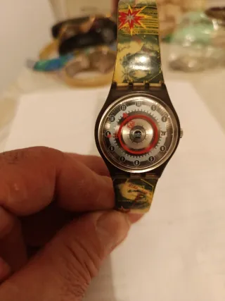 Orologio Swatch con cinturino fantasia funziona
