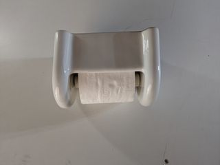 Porta-rolos papel higiénico com prateleira