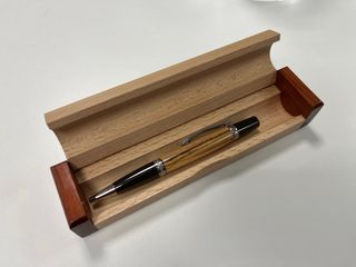 Bolígrafo artesanal olivo con funda y caja