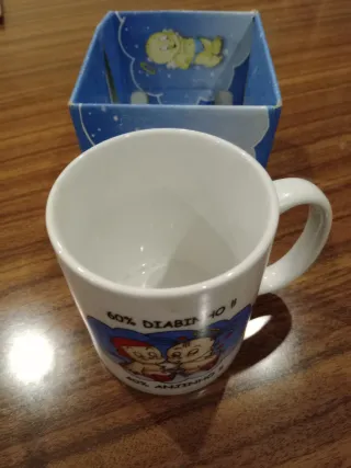 Caneca de porcelana com desenho