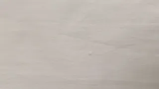 Sábana antigua bordada y castañuelas.