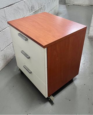 Mesita 3 cajones con ruedas