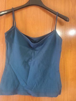 Blusa amarilla de tirantes con pedrería