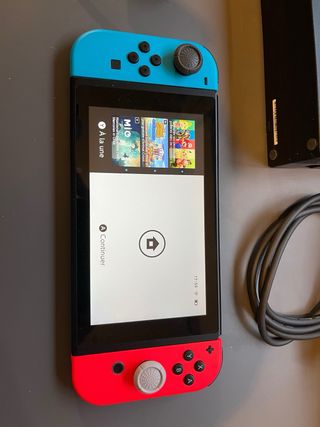 Nintendo Switch + Mario Bros U Deluxe
