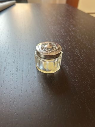 Antica scatolina con tappo in argento