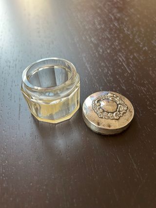 Antica scatolina con tappo in argento