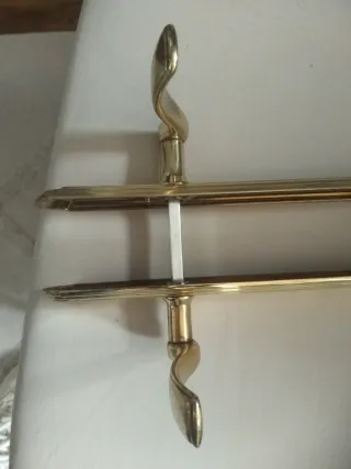 Manilla de puerta dorada