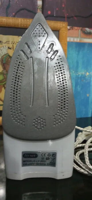 Plancha de vapor blanca y azul ,dos planchas